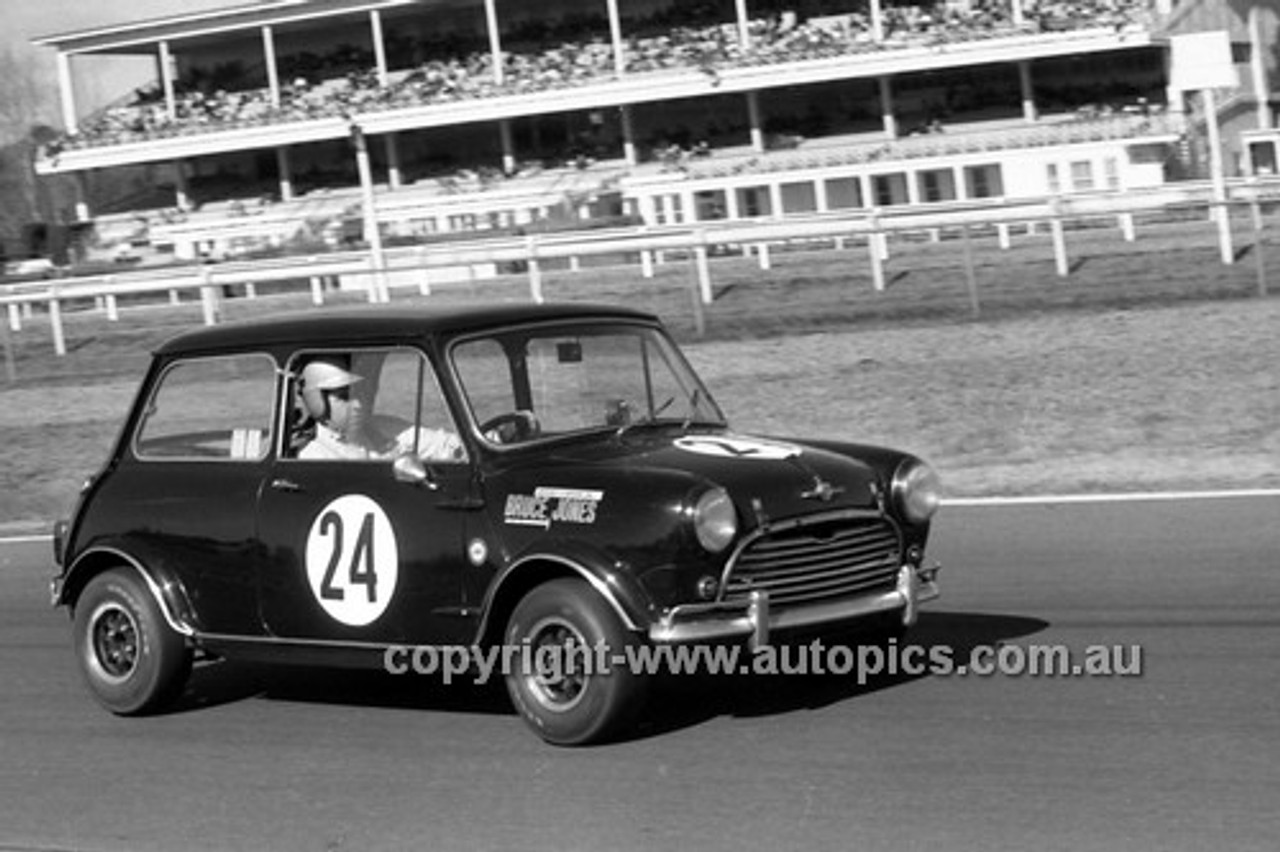 70923 - Bruce Jones, Morris Cooper S -  Warwick Farm 12th July 1970 - Photographer Lance J Ruting