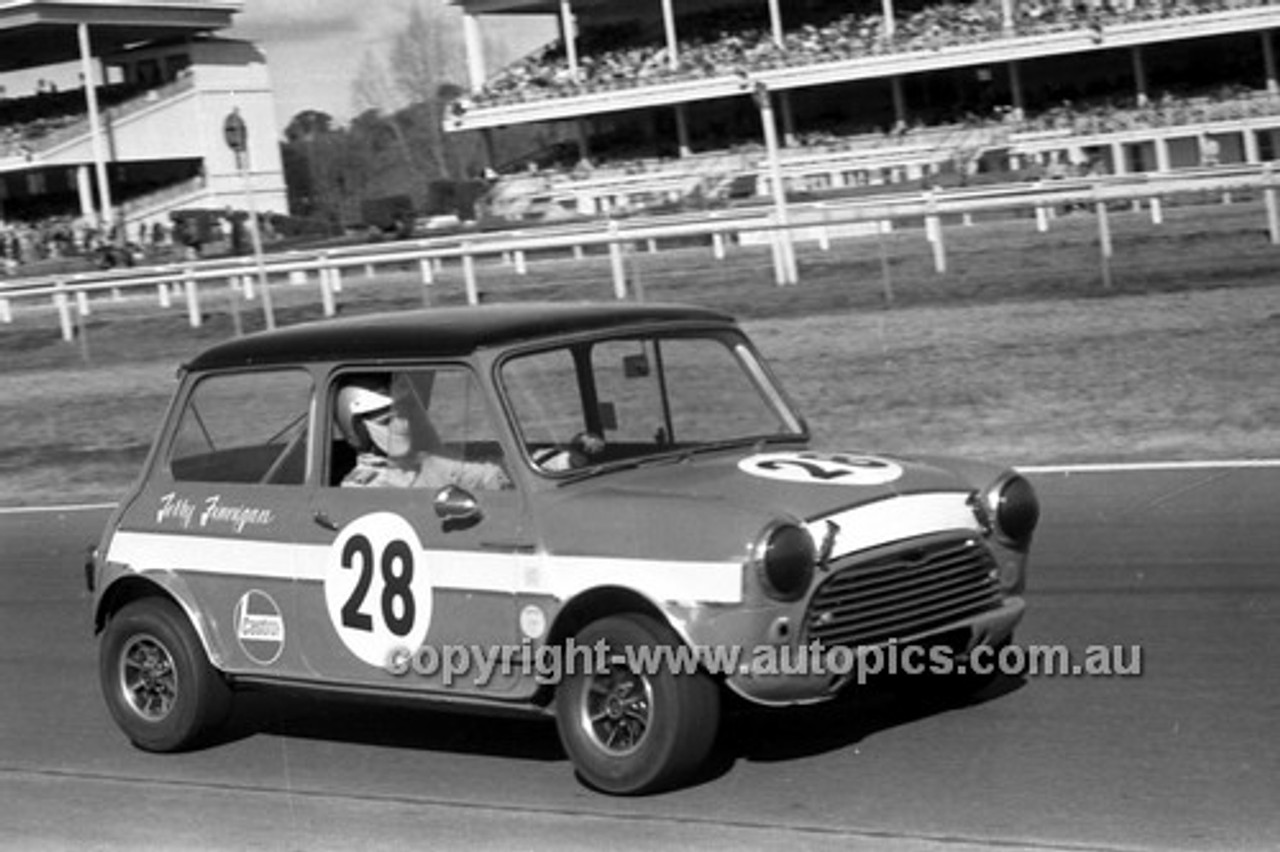 701009 - Terry Finnigan, Morris Mini S -  Warwick Farm 12th July 1970 - Photographer Lance J Ruting