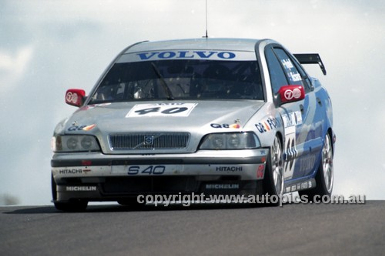 98834 - JIM RICHARDS / RICKARD RYDELL, VOLVO S40 - AMP 1000 Bathurst 1998 - Photographer Marshall Cass