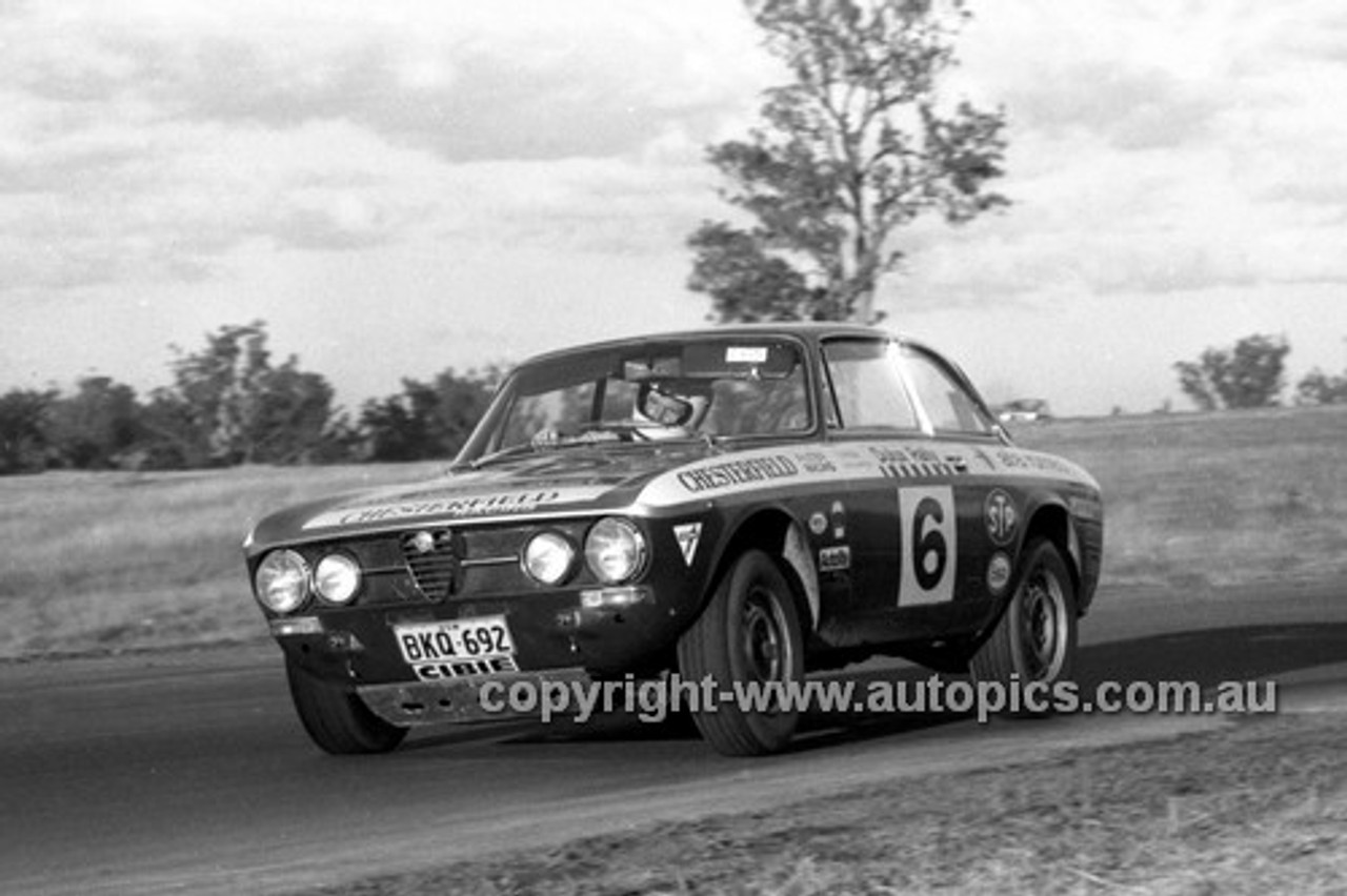 71340 - David McKay, Alfa Romeo GTV - Dulux Rally Oran Park 1971 - Photographer Lance Ruting