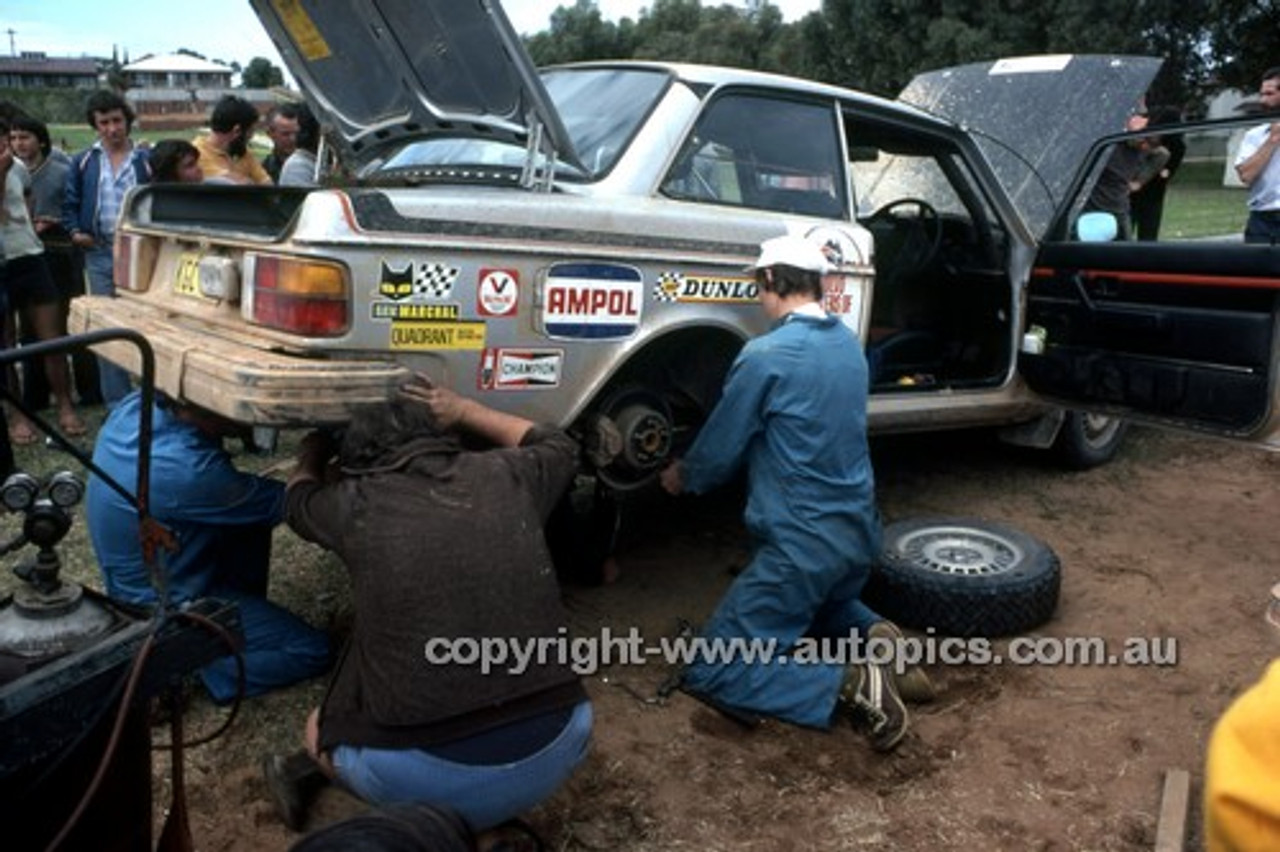 79522 - Harry Jensen, Dave Johnston, Chris Wellington, Volvo 242 GT  - 1979 Repco Reliability Trial