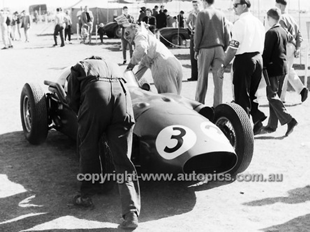 60522 - Lex Davison, Aston Martin DBR4/300- Australian Grand Prix, Lowood 1960