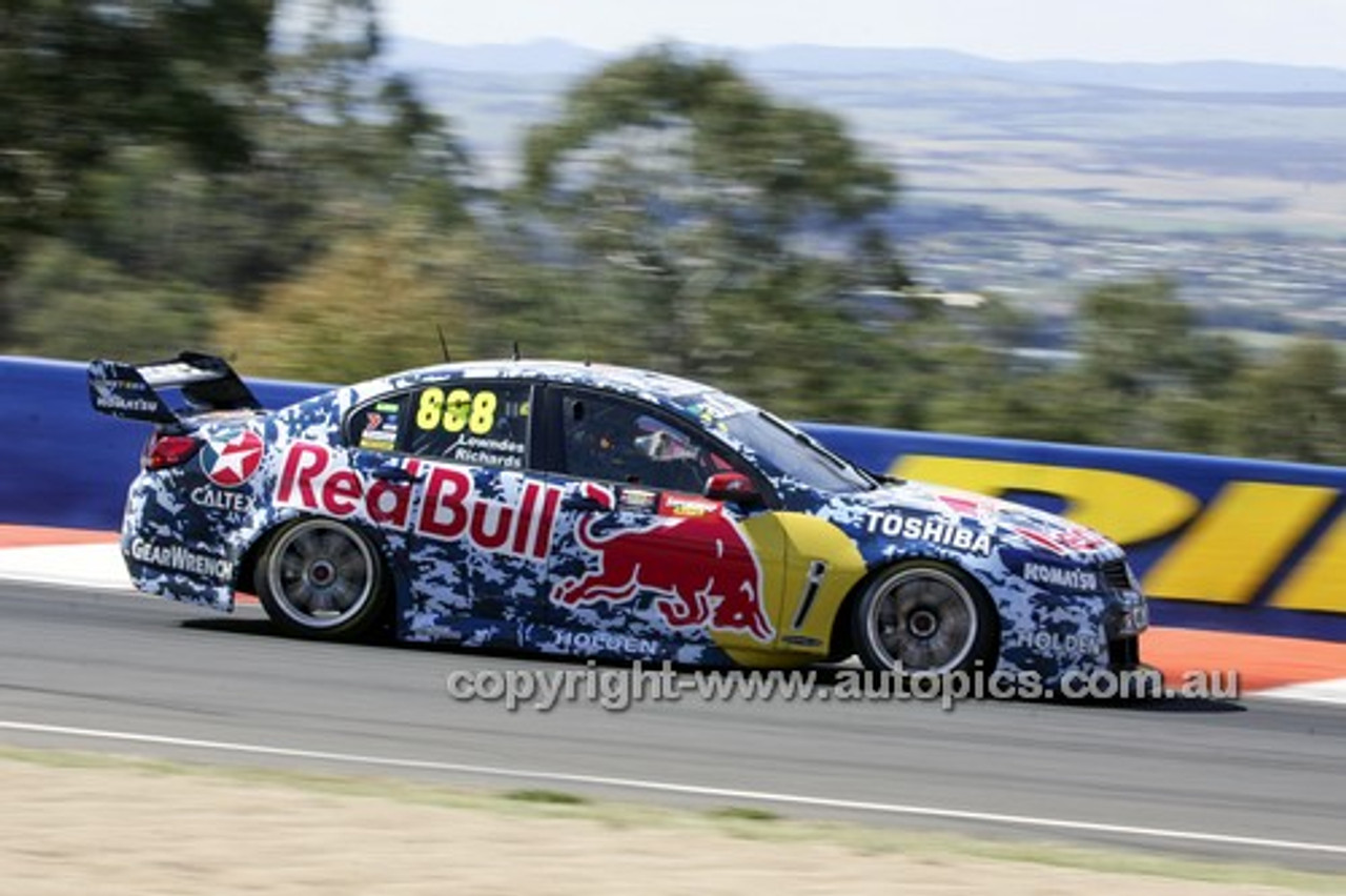 14038 - Craig Lowndes & Steven Richards, Holden VF Commodore - 2014 Supercheap Auto Bathurst 1000 - Photographer Craig Clifford