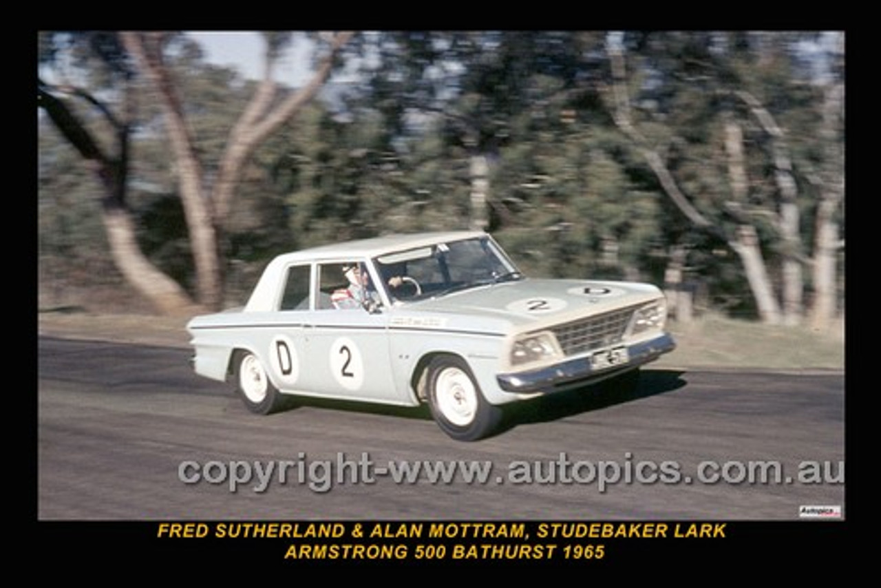 65782-1 - Fred Sutherland & Allan Mottram, Studebaker Lark - Armstrong 500 Bathurst 1965 - Photographer Ian Thorn