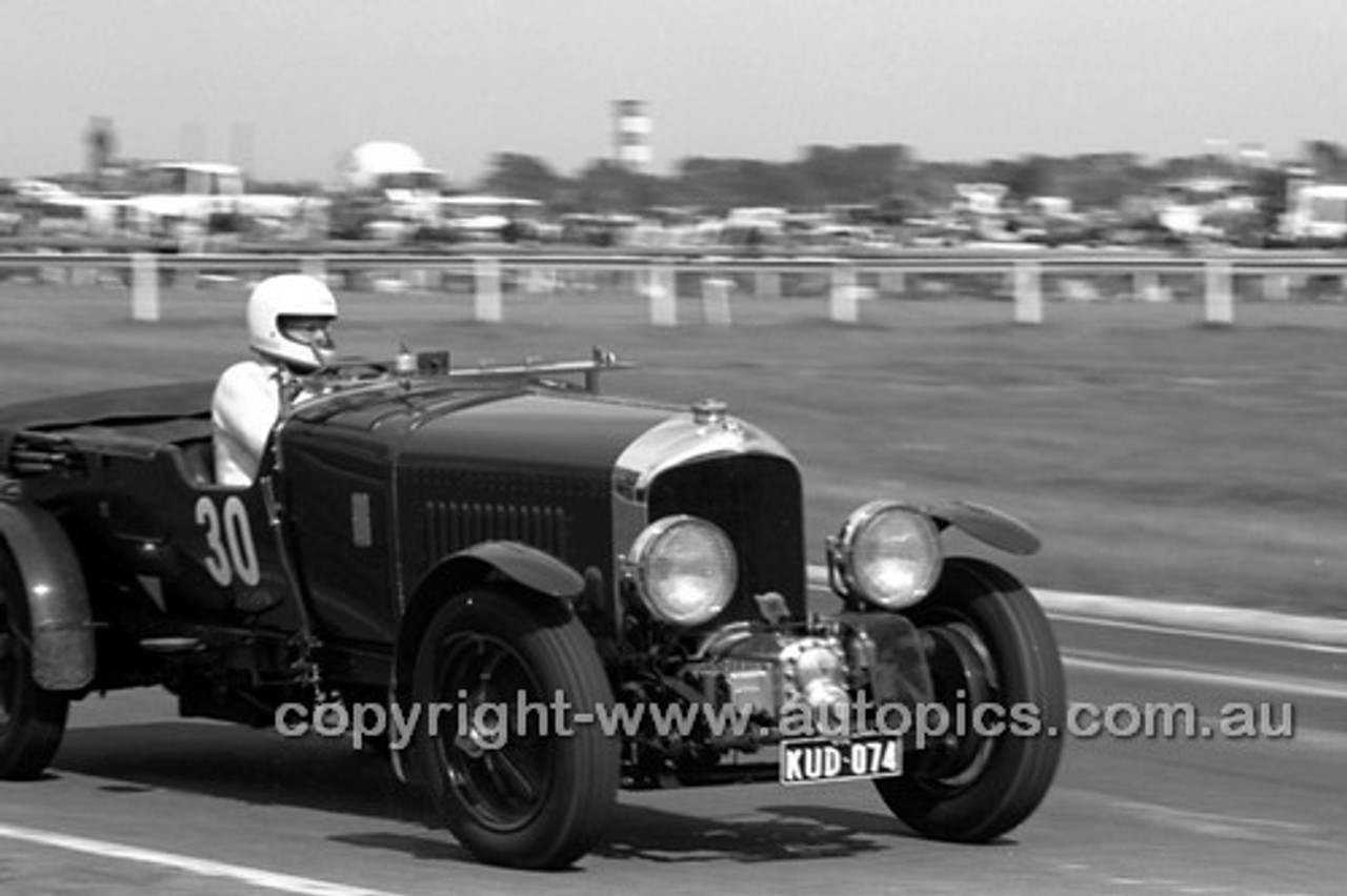 78071 - John Creswell Blower Bentley - Sandown 1978 - Photoographer Peter D'Abbs