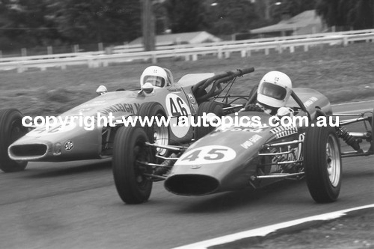 D. Green / P. Webber  -  Green - Wren Formula Ford / Webber - Elfin Formula Ford - Warwick Farm 1970