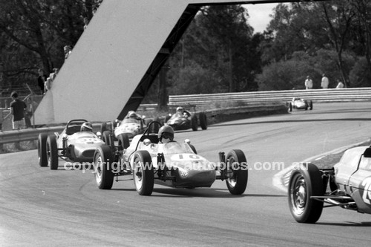 69275 - B, Berry, Elfin Vee - Warwick Farm 1969 - Photographer Lance J Ruting.