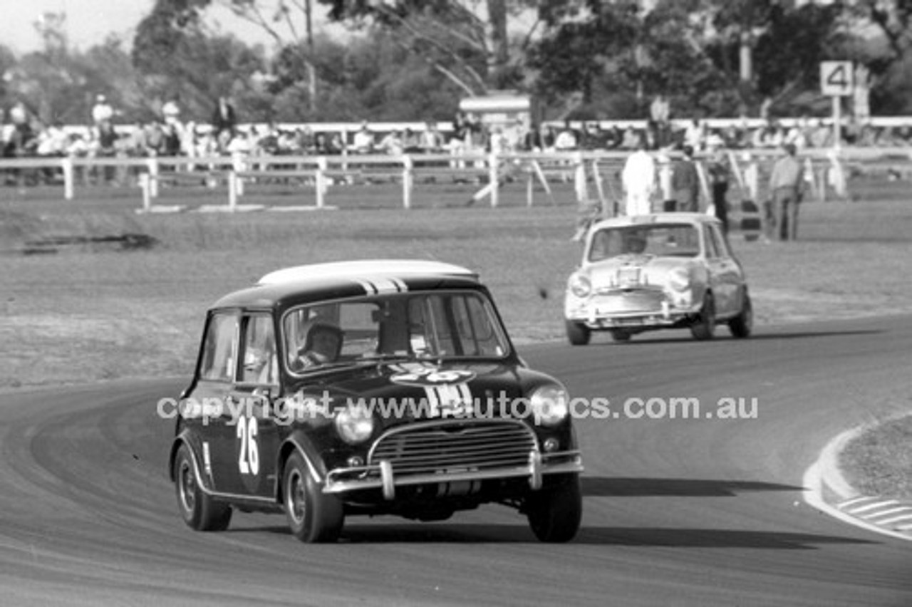 69338 - Digby Cooke, Morris Cooper S - Warwick Farm 1969 - Photographer Lance J Ruting.