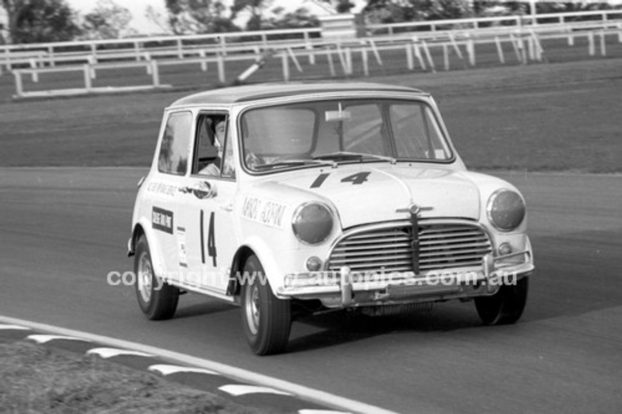 69344 - N. Adorini, Morris Cooper S - Warwick Farm 1969 - Photographer Lance J Ruting.