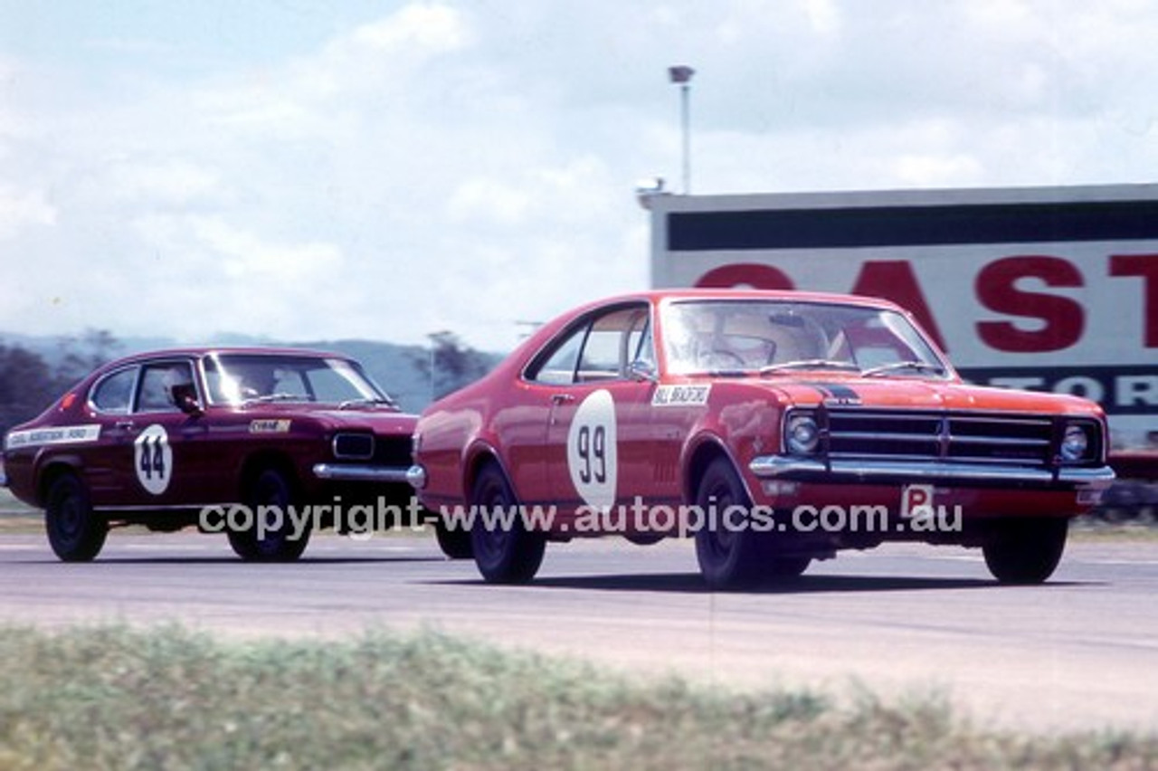 701042 - Bill Bradford, Holden Monaro 327 - Surfers Paradise 1970 - Photographer Jeff Nield