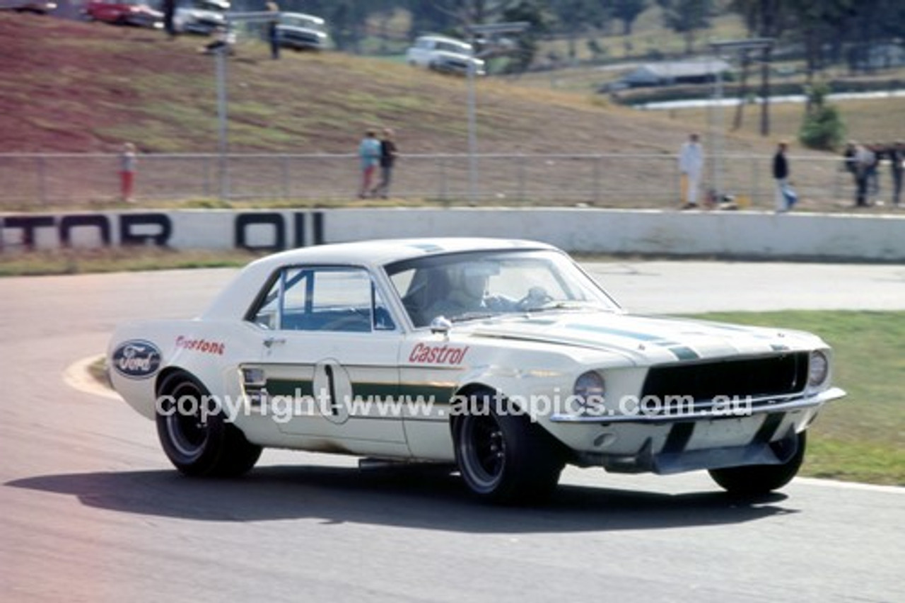 701051 - Ian (Pete) Geoghegan, Mustang - Oran Park 1970 - Photographer Jeff Nield