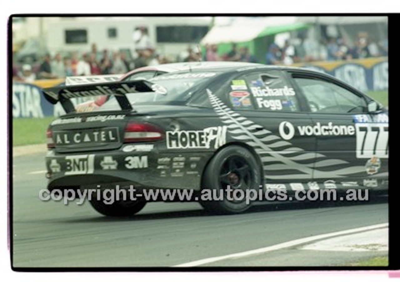 FIA 1000 Bathurst 19th November 2000 - Photographer Marshall Cass - Code 00-MC-B00-001