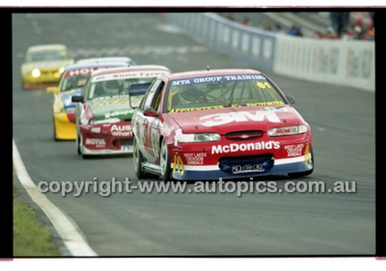FIA 1000 Bathurst 19th November 2000 - Photographer Marshall Cass - Code 00-MC-B00-009