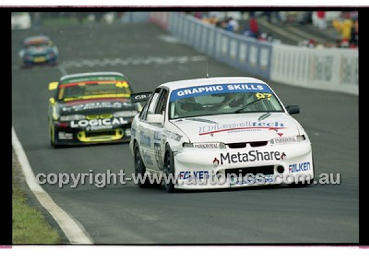 FIA 1000 Bathurst 19th November 2000 - Photographer Marshall Cass - Code 00-MC-B00-010