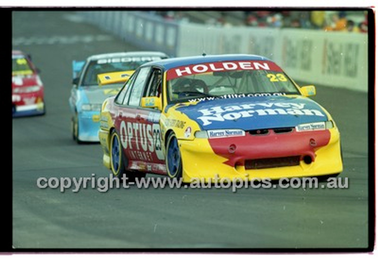FIA 1000 Bathurst 19th November 2000 - Photographer Marshall Cass - Code 00-MC-B00-012