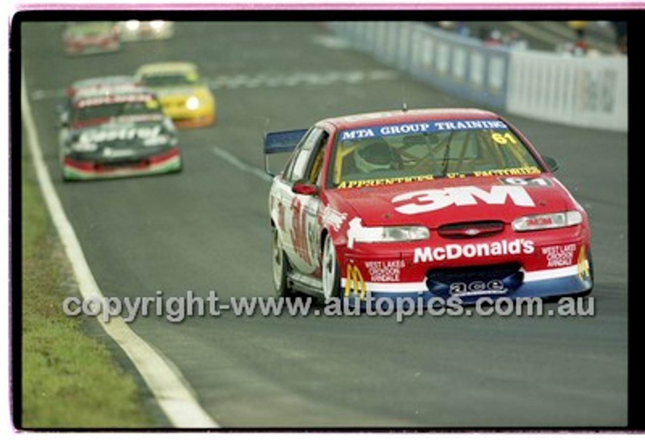 FIA 1000 Bathurst 19th November 2000 - Photographer Marshall Cass - Code 00-MC-B00-013