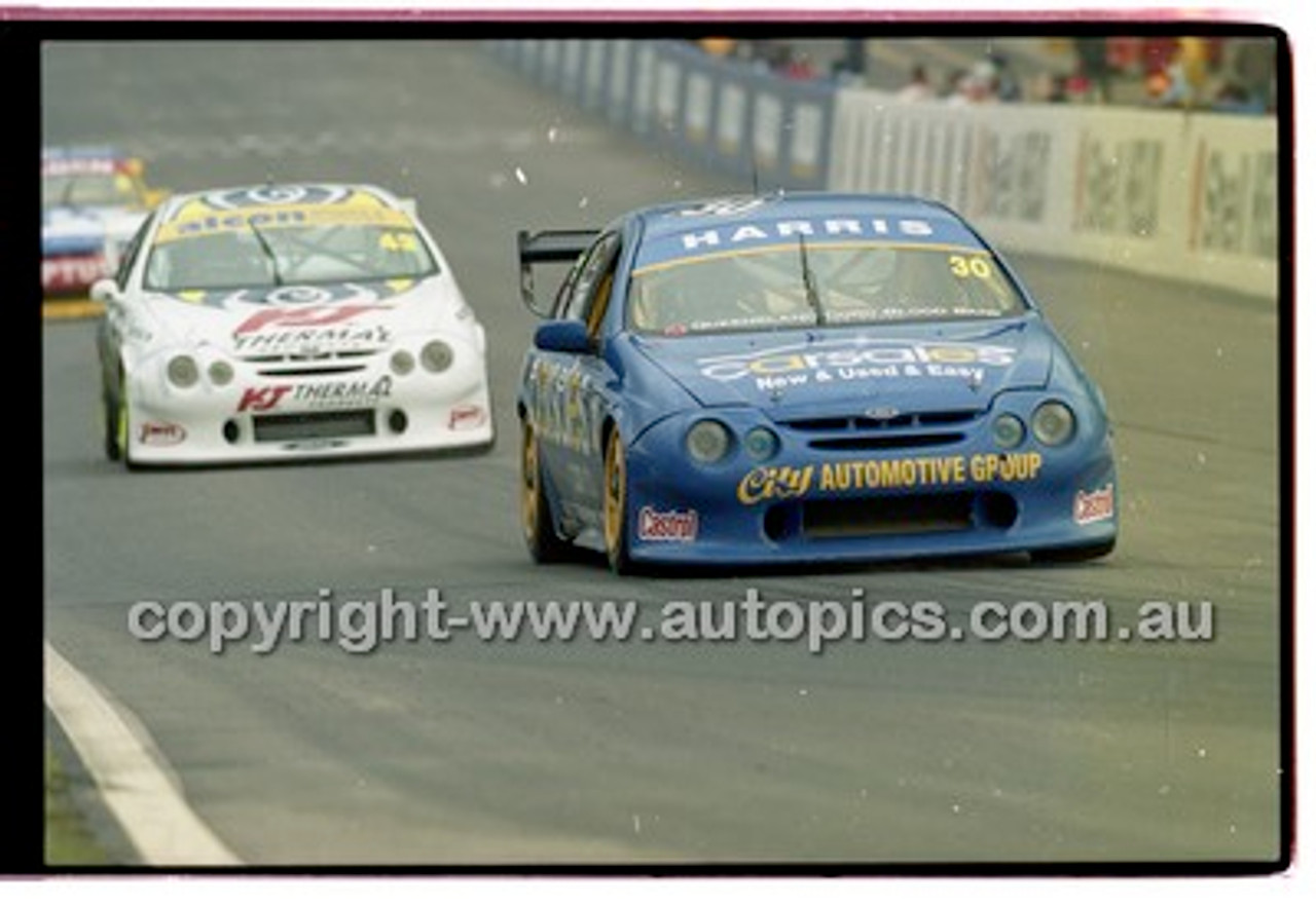 FIA 1000 Bathurst 19th November 2000 - Photographer Marshall Cass - Code 00-MC-B00-018