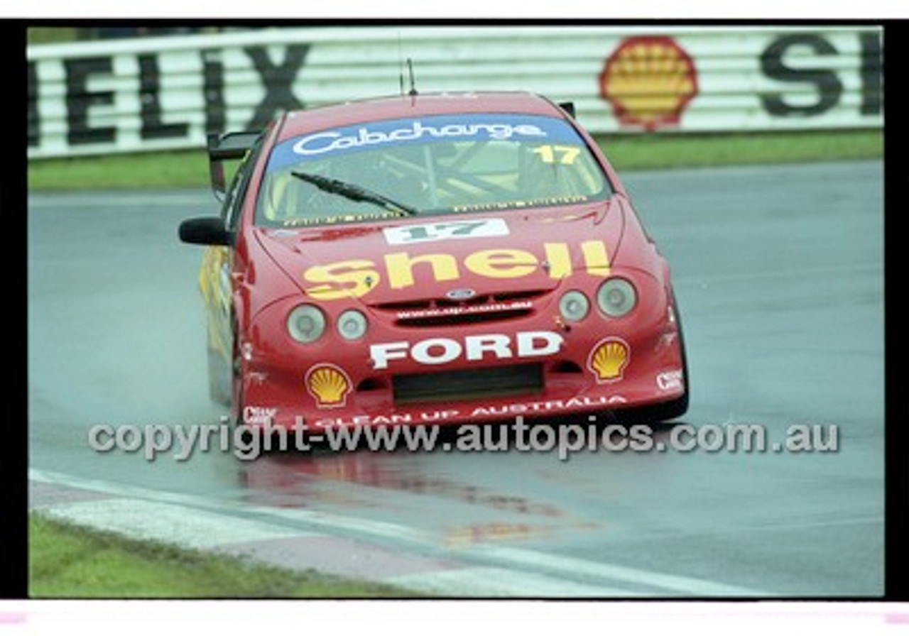 FIA 1000 Bathurst 19th November 2000 - Photographer Marshall Cass - Code 00-MC-B00-028