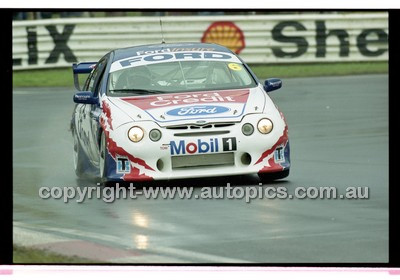 FIA 1000 Bathurst 19th November 2000 - Photographer Marshall Cass - Code 00-MC-B00-029