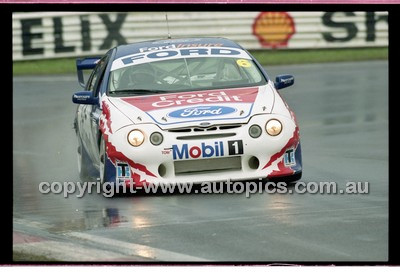 FIA 1000 Bathurst 19th November 2000 - Photographer Marshall Cass - Code 00-MC-B00-040