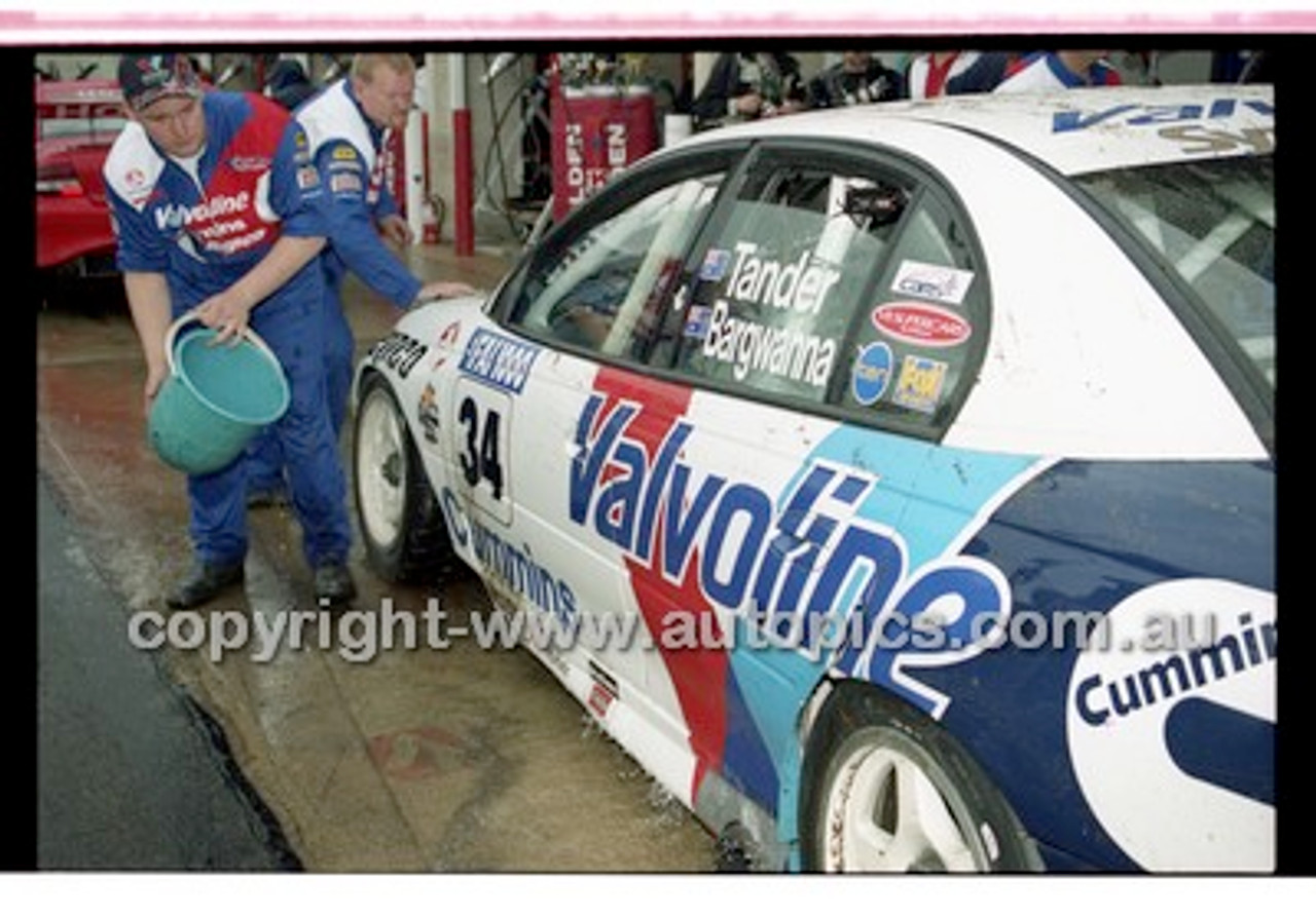 FIA 1000 Bathurst 19th November 2000 - Photographer Marshall Cass - Code 00-MC-B00-047