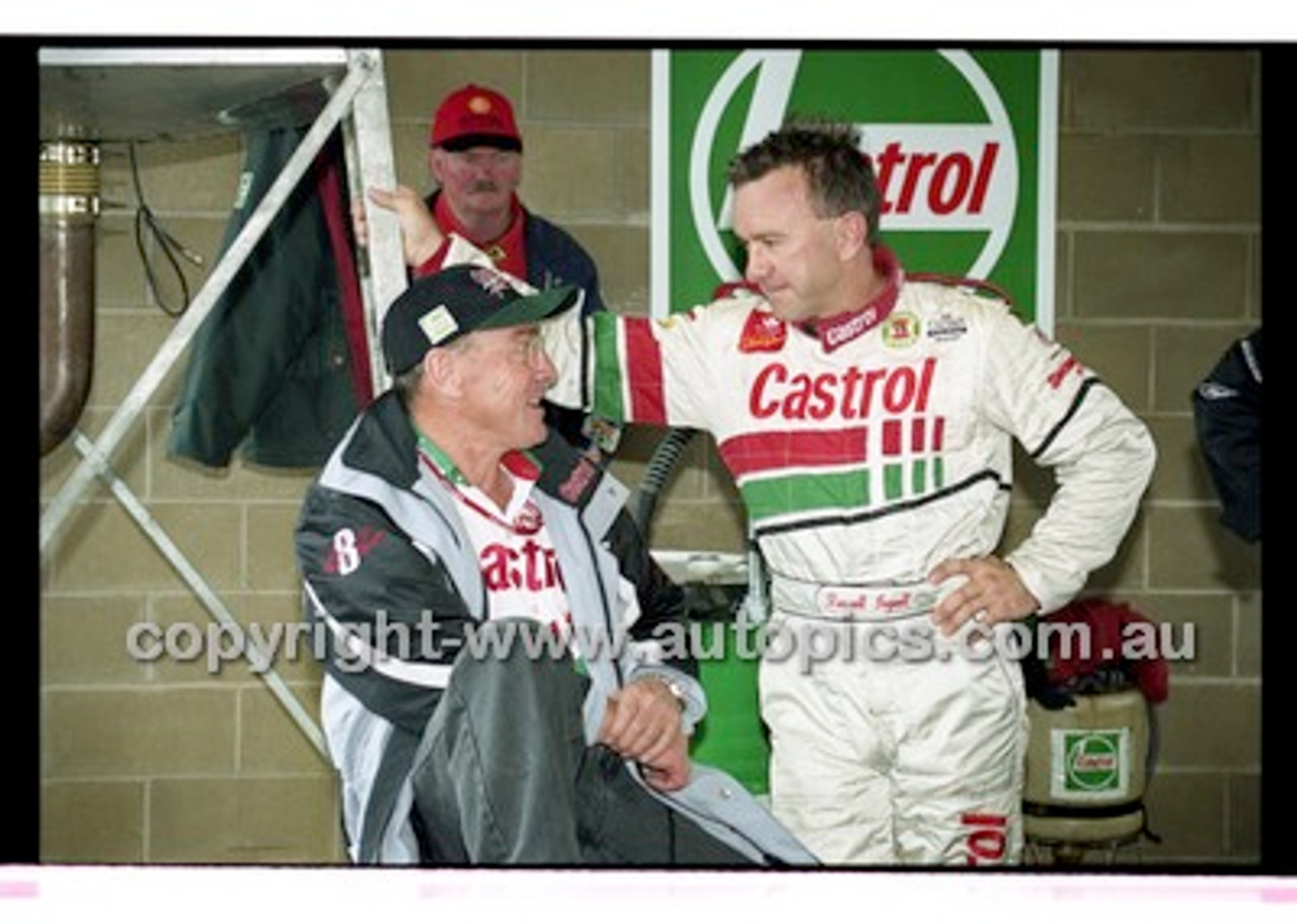 FIA 1000 Bathurst 19th November 2000 - Photographer Marshall Cass - Code 00-MC-B00-053