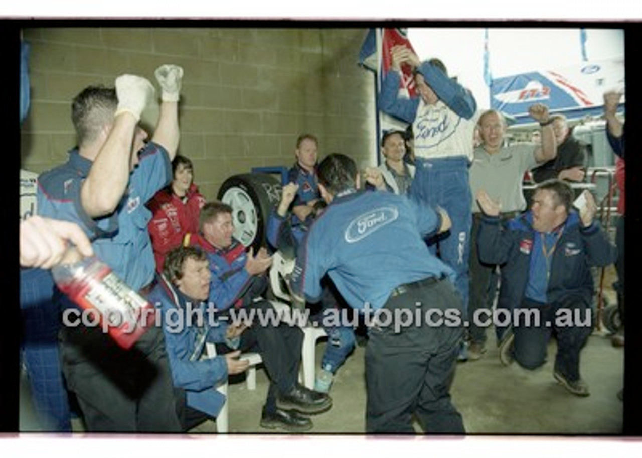 FIA 1000 Bathurst 19th November 2000 - Photographer Marshall Cass - Code 00-MC-B00-059