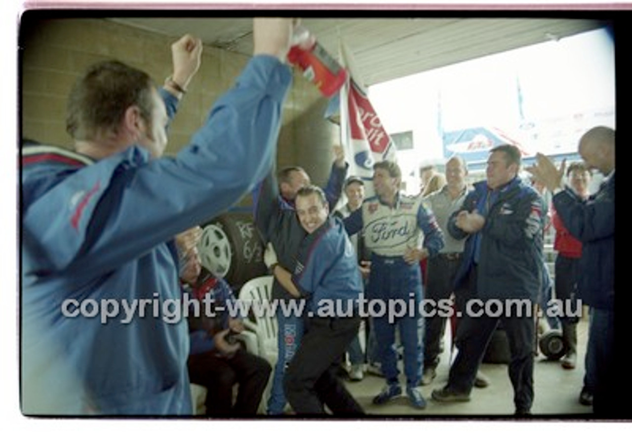 FIA 1000 Bathurst 19th November 2000 - Photographer Marshall Cass - Code 00-MC-B00-061