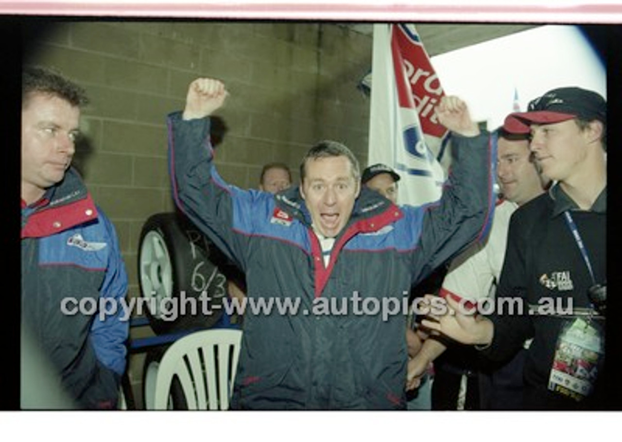 FIA 1000 Bathurst 19th November 2000 - Photographer Marshall Cass - Code 00-MC-B00-068