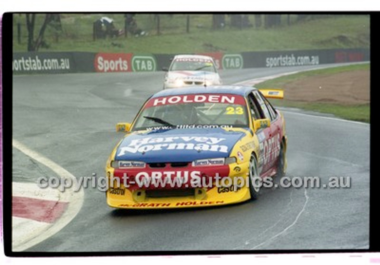 FIA 1000 Bathurst 19th November 2000 - Photographer Marshall Cass - Code 00-MC-B00-073