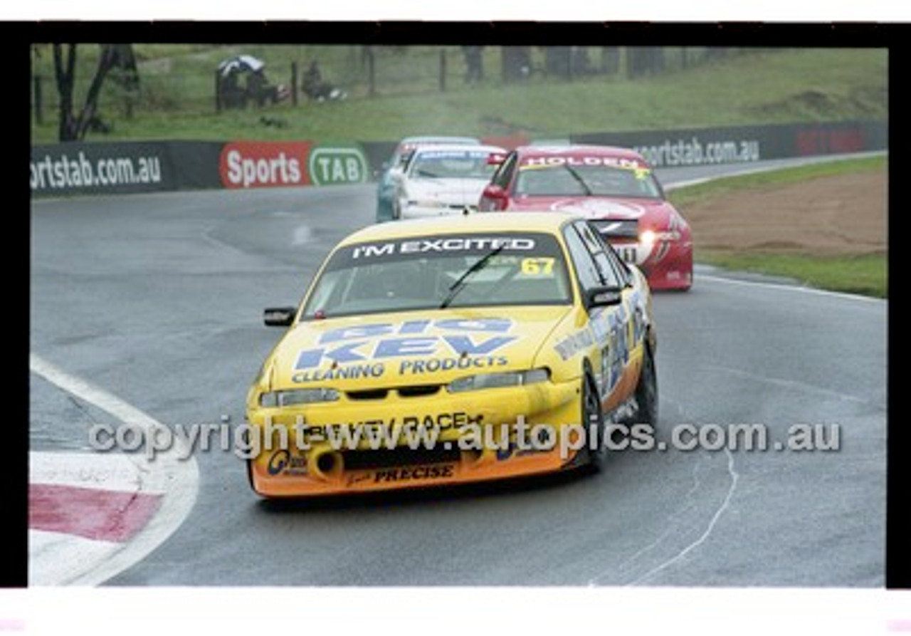 FIA 1000 Bathurst 19th November 2000 - Photographer Marshall Cass - Code 00-MC-B00-076