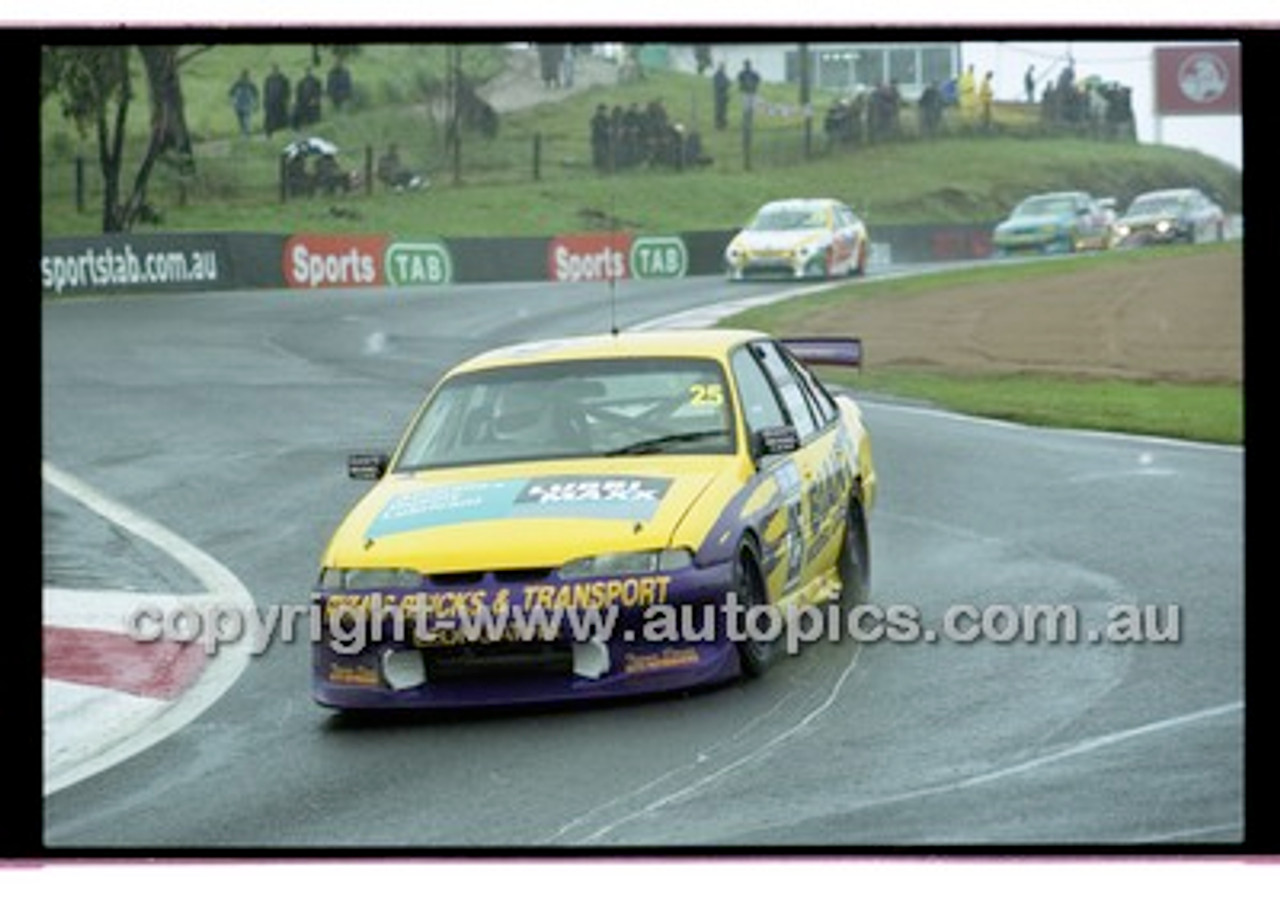 FIA 1000 Bathurst 19th November 2000 - Photographer Marshall Cass - Code 00-MC-B00-080