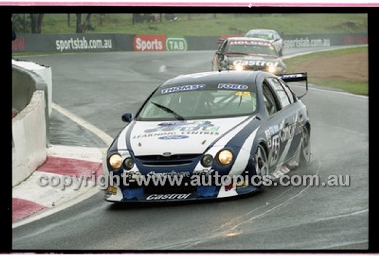 FIA 1000 Bathurst 19th November 2000 - Photographer Marshall Cass - Code 00-MC-B00-089