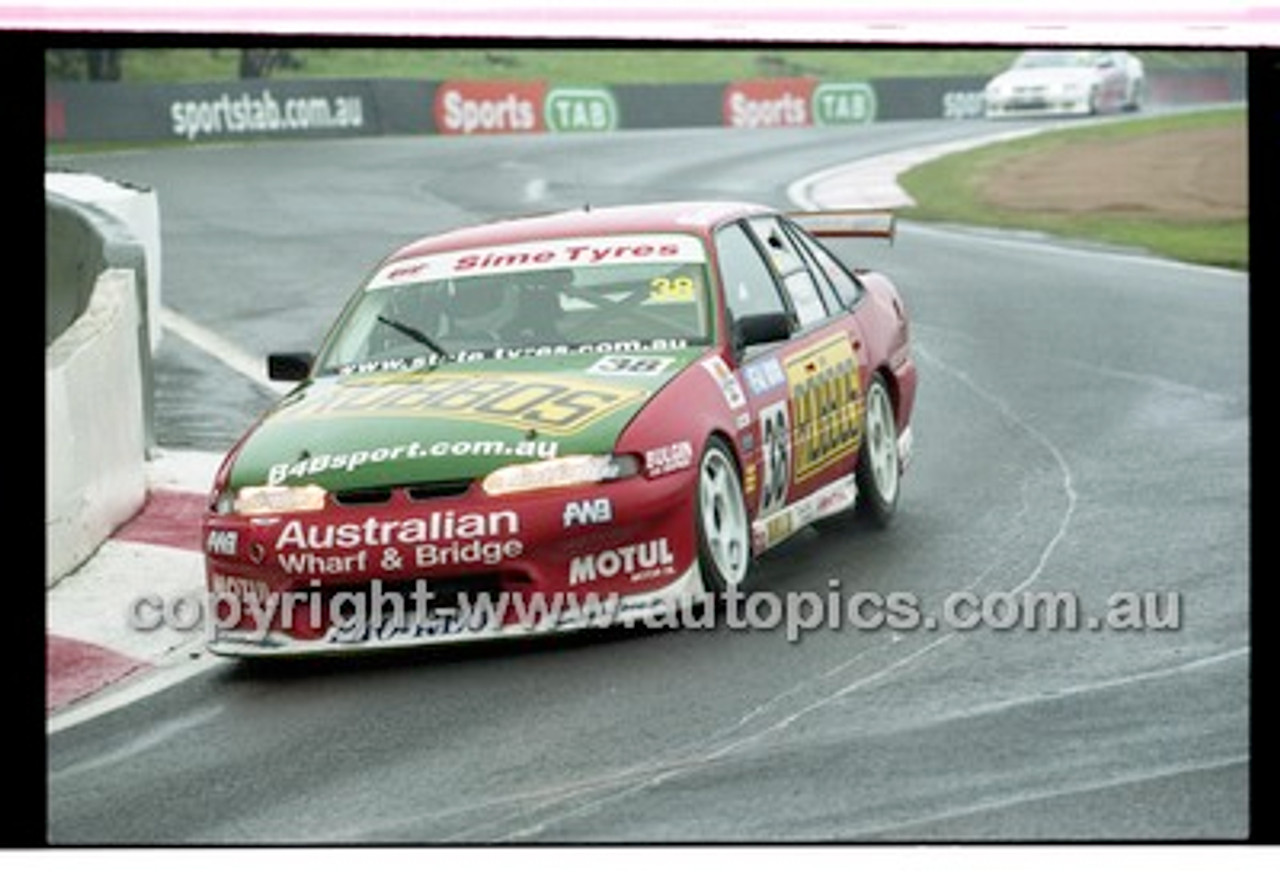 FIA 1000 Bathurst 19th November 2000 - Photographer Marshall Cass - Code 00-MC-B00-092