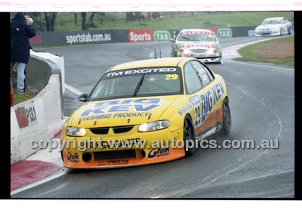 FIA 1000 Bathurst 19th November 2000 - Photographer Marshall Cass - Code 00-MC-B00-094