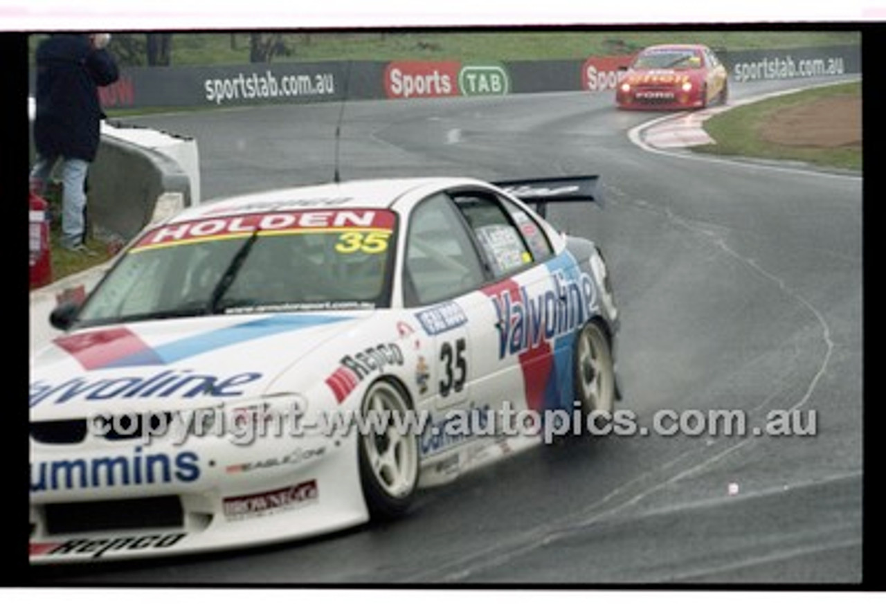 FIA 1000 Bathurst 19th November 2000 - Photographer Marshall Cass - Code 00-MC-B00-095