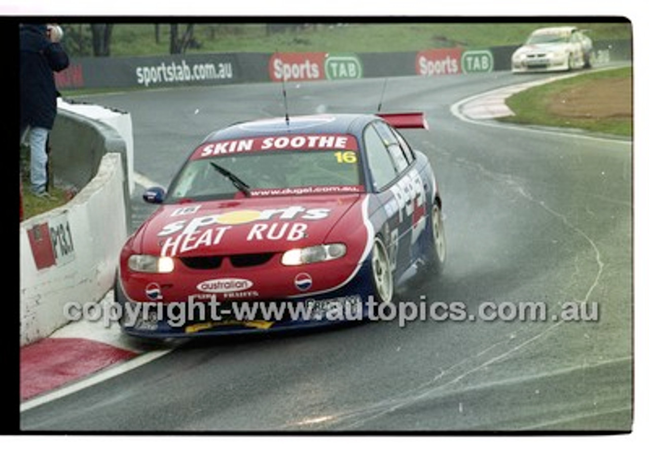 FIA 1000 Bathurst 19th November 2000 - Photographer Marshall Cass - Code 00-MC-B00-096