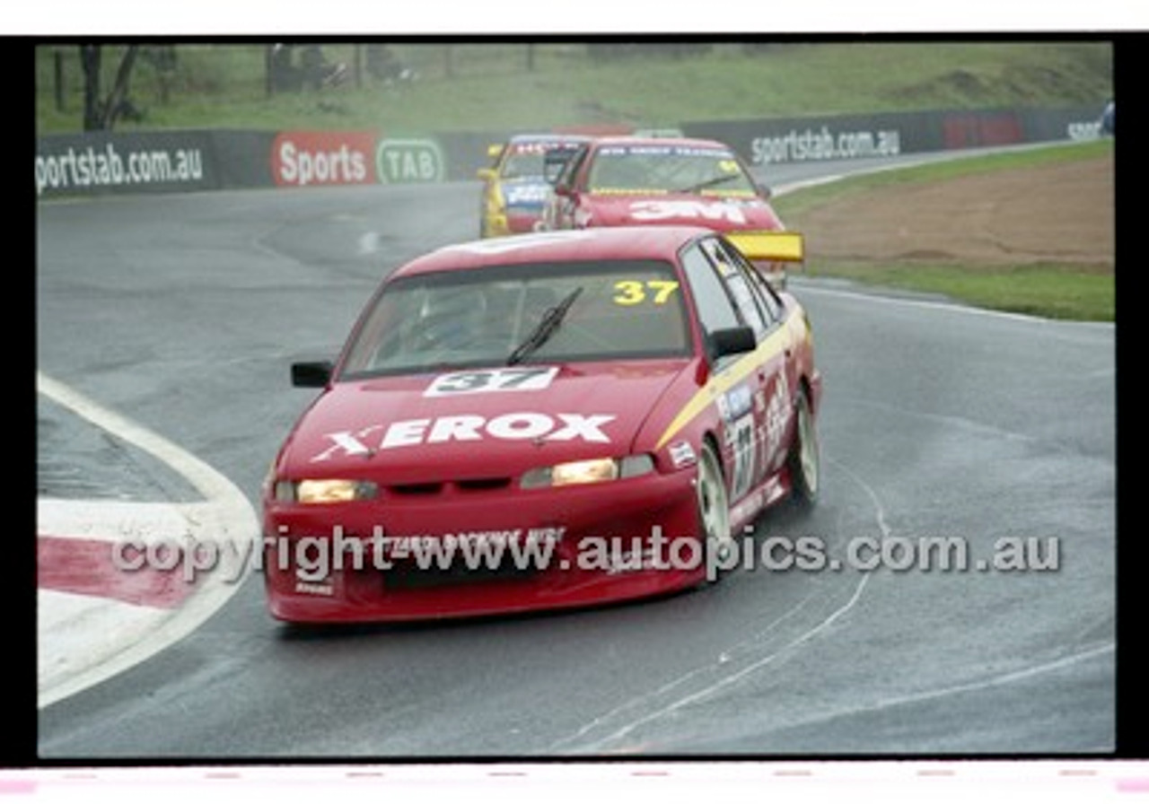 FIA 1000 Bathurst 19th November 2000 - Photographer Marshall Cass - Code 00-MC-B00-098