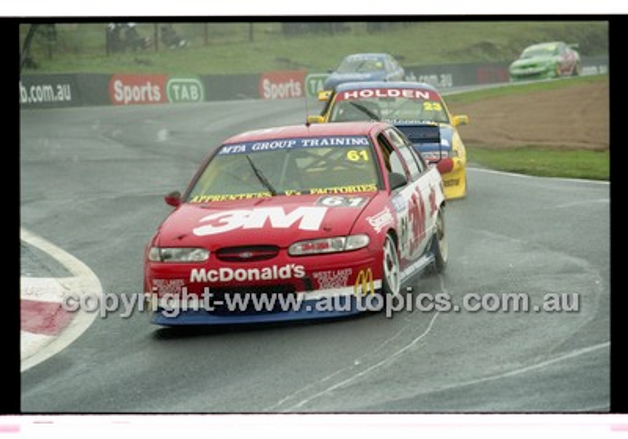 FIA 1000 Bathurst 19th November 2000 - Photographer Marshall Cass - Code 00-MC-B00-099