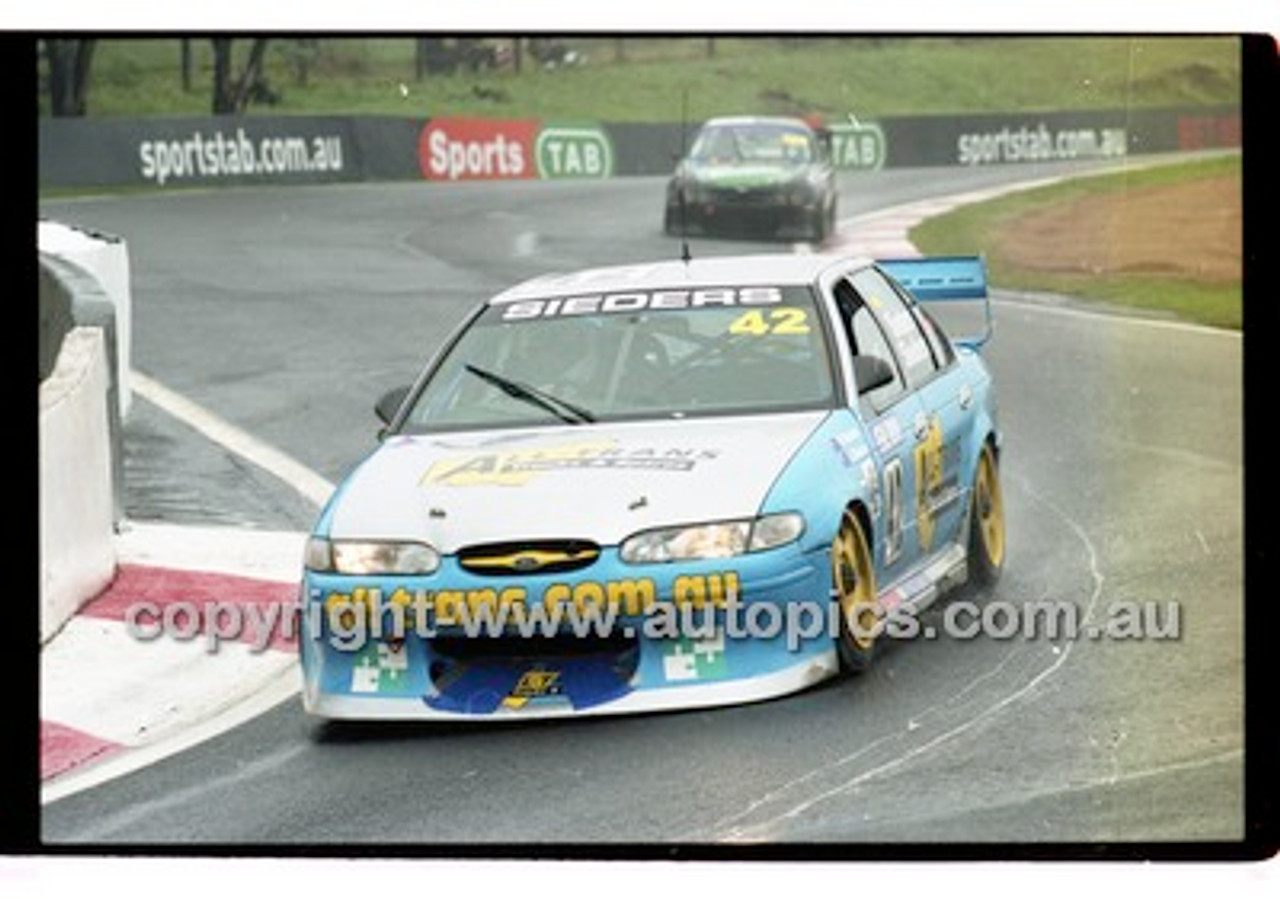 FIA 1000 Bathurst 19th November 2000 - Photographer Marshall Cass - Code 00-MC-B00-102