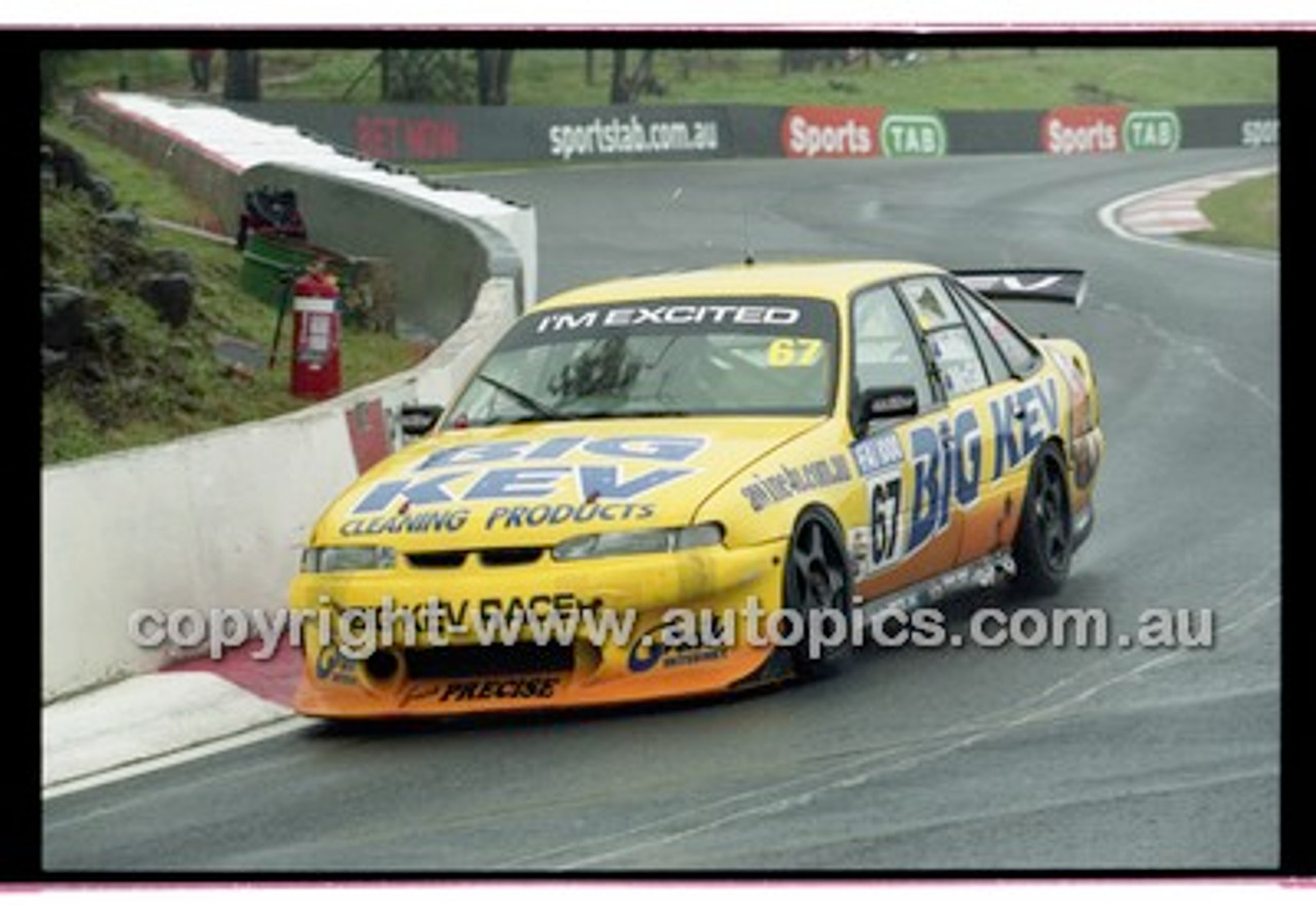 FIA 1000 Bathurst 19th November 2000 - Photographer Marshall Cass - Code 00-MC-B00-105
