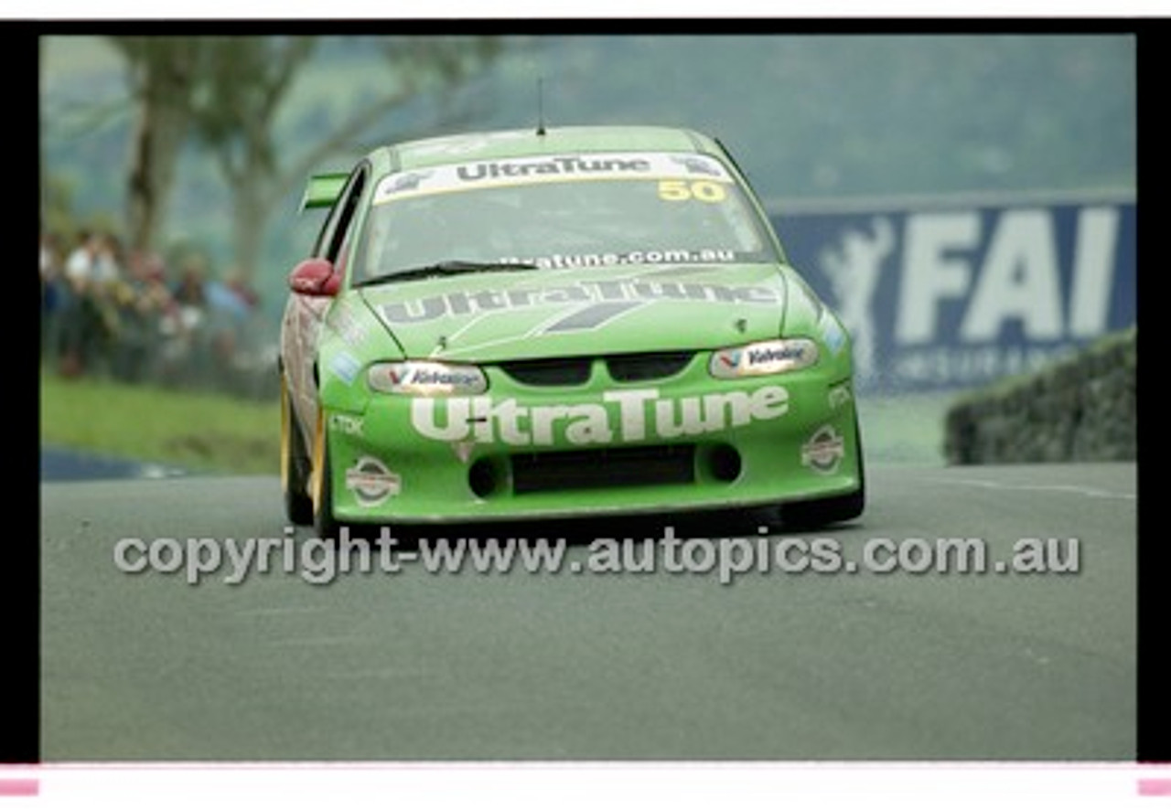 FIA 1000 Bathurst 19th November 2000 - Photographer Marshall Cass - Code 00-MC-B00-147