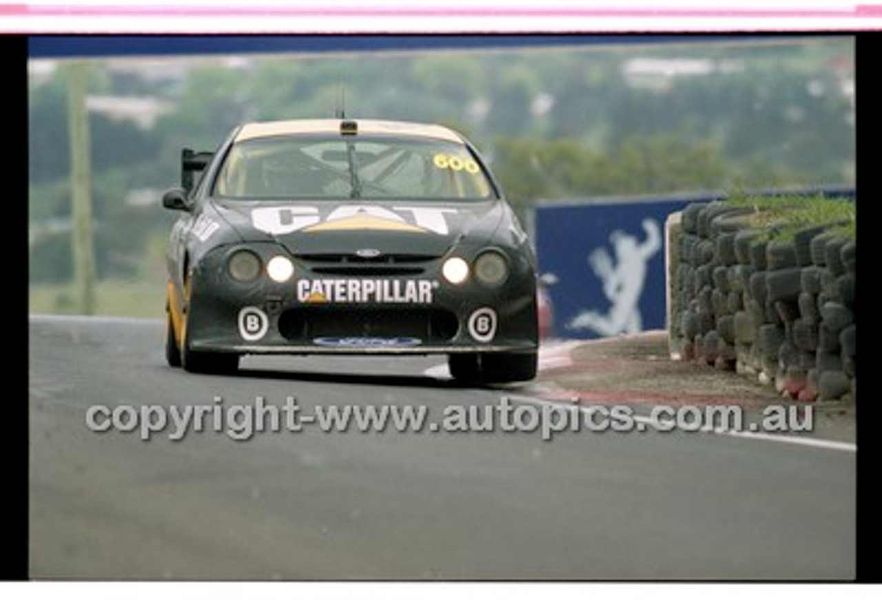FIA 1000 Bathurst 19th November 2000 - Photographer Marshall Cass - Code 00-MC-B00-166
