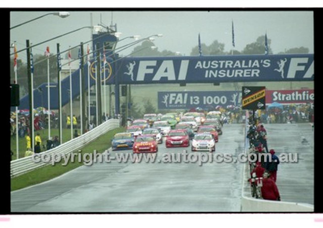 FIA 1000 Bathurst 19th November 2000 - Photographer Marshall Cass - Code 00-MC-B00-190