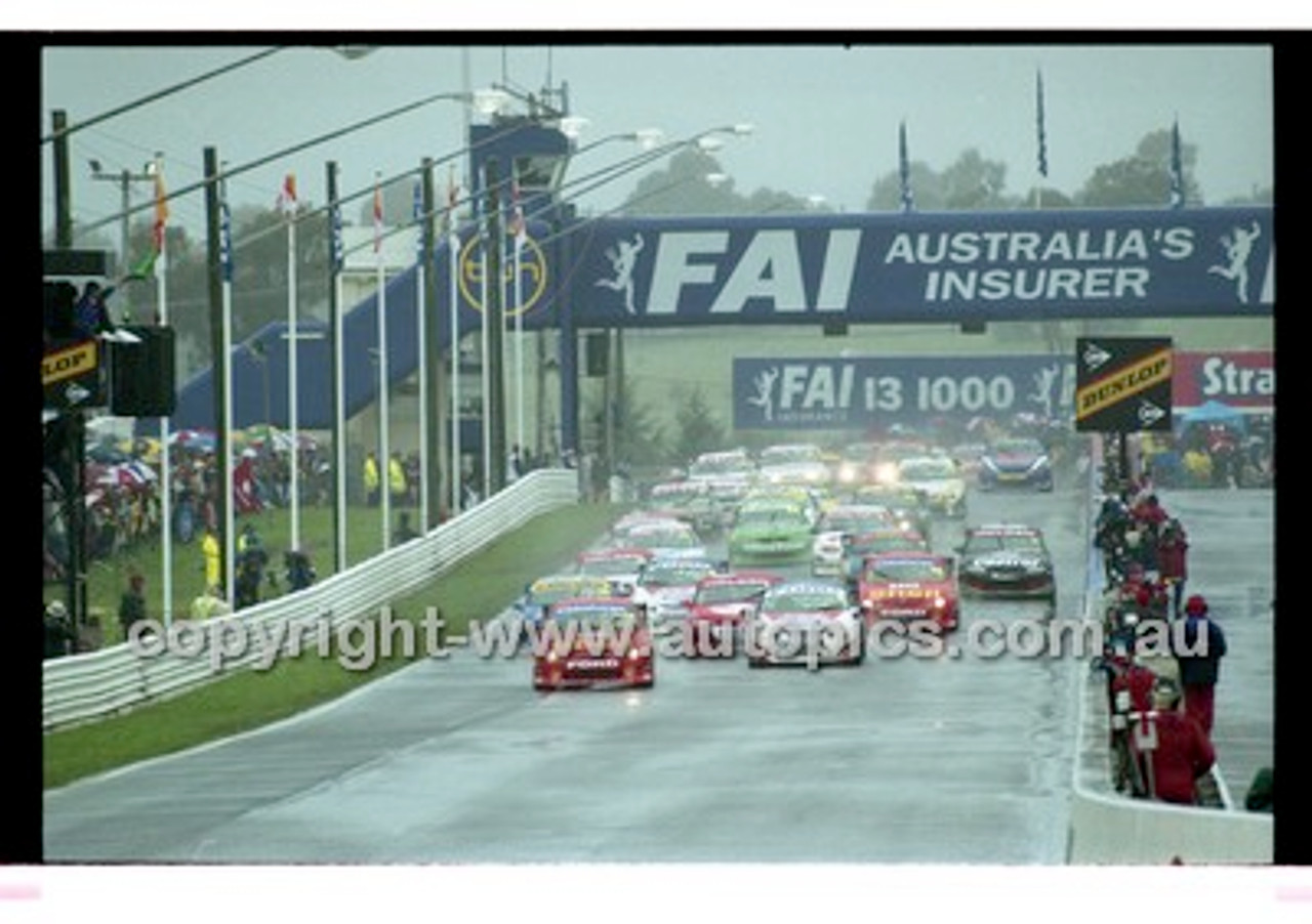 FIA 1000 Bathurst 19th November 2000 - Photographer Marshall Cass - Code 00-MC-B00-191
