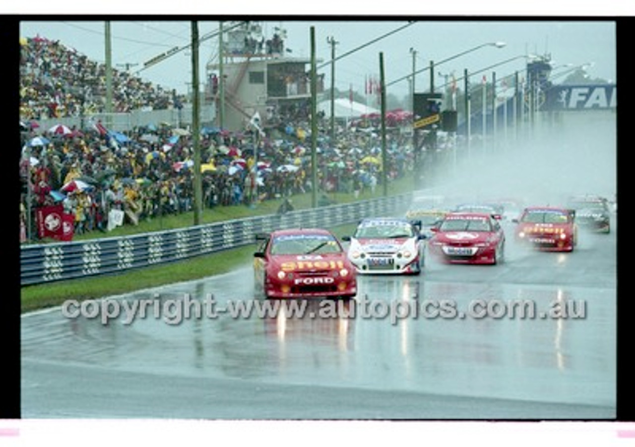 FIA 1000 Bathurst 19th November 2000 - Photographer Marshall Cass - Code 00-MC-B00-192