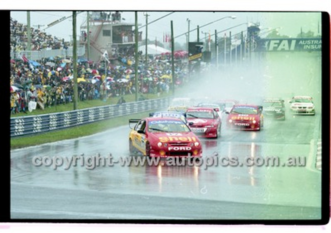 FIA 1000 Bathurst 19th November 2000 - Photographer Marshall Cass - Code 00-MC-B00-194