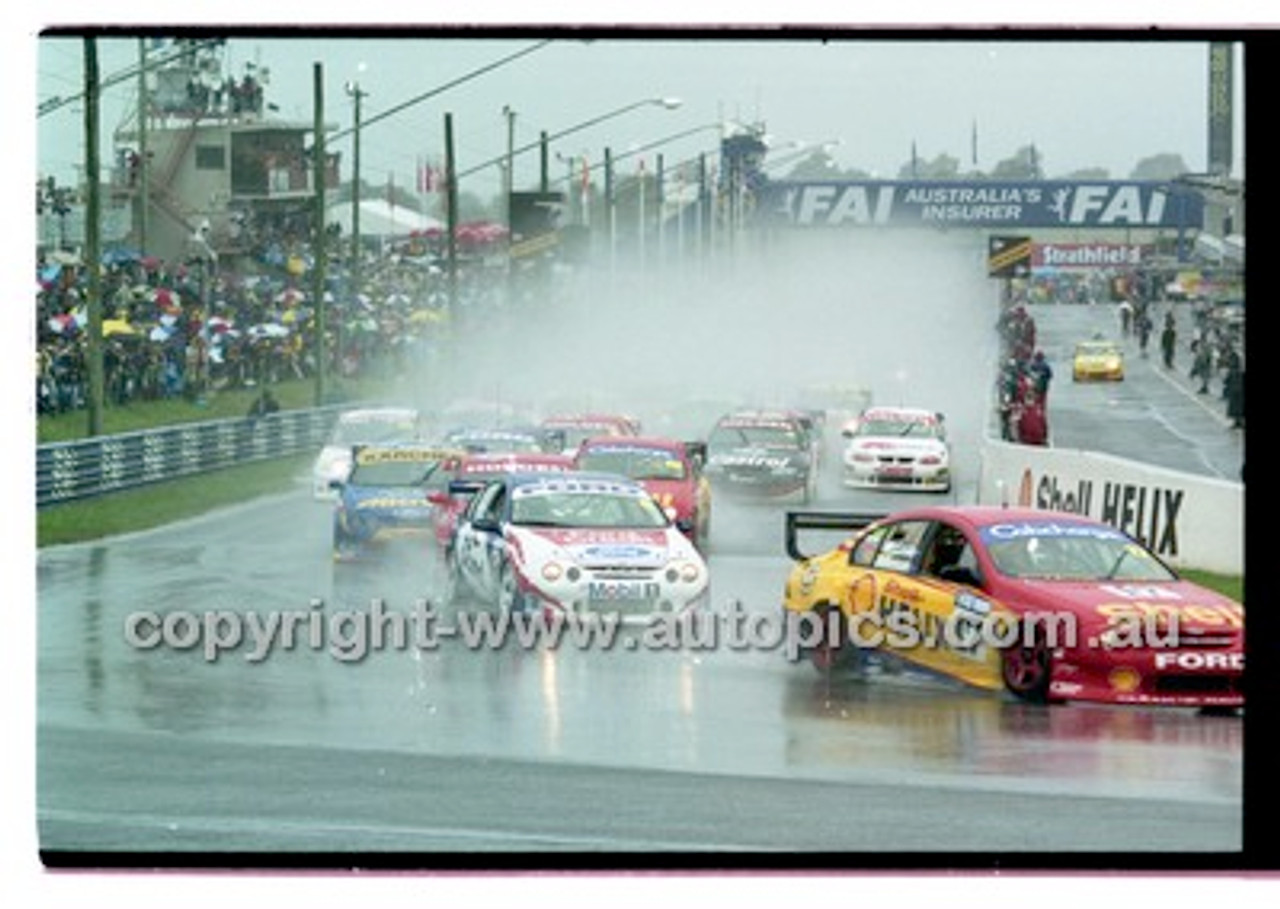 FIA 1000 Bathurst 19th November 2000 - Photographer Marshall Cass - Code 00-MC-B00-195
