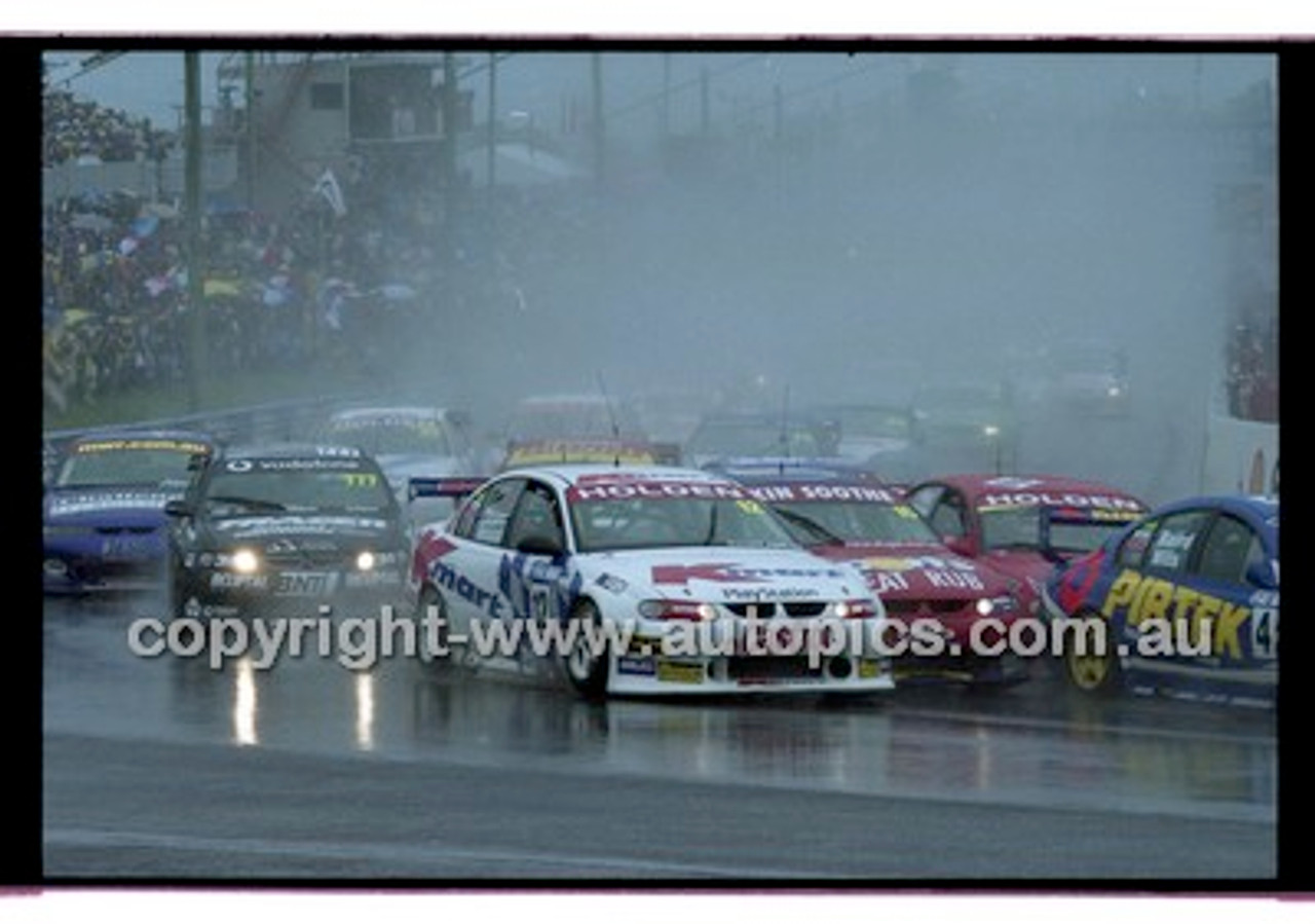 FIA 1000 Bathurst 19th November 2000 - Photographer Marshall Cass - Code 00-MC-B00-199