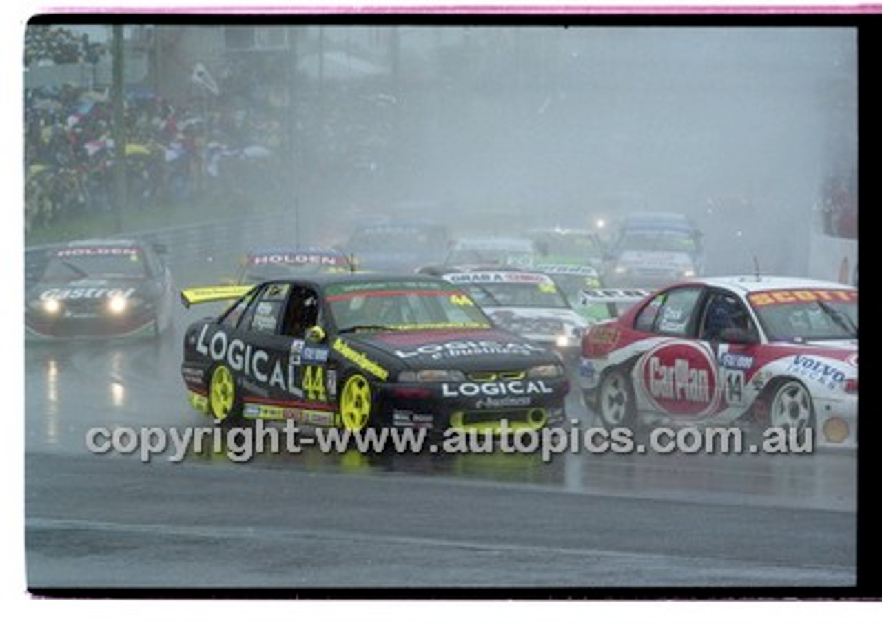 FIA 1000 Bathurst 19th November 2000 - Photographer Marshall Cass - Code 00-MC-B00-201